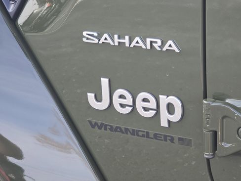Used 2024 Jeep Wrangler Unlimited Sahara w/ Technology Group image 23