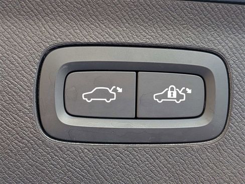 Certified 2023 Volvo XC90 B5 Core image 14