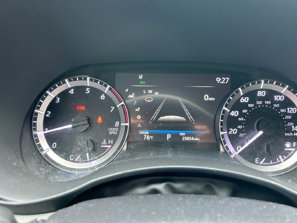 Used 2024 Toyota Highlander LE FWD image 21