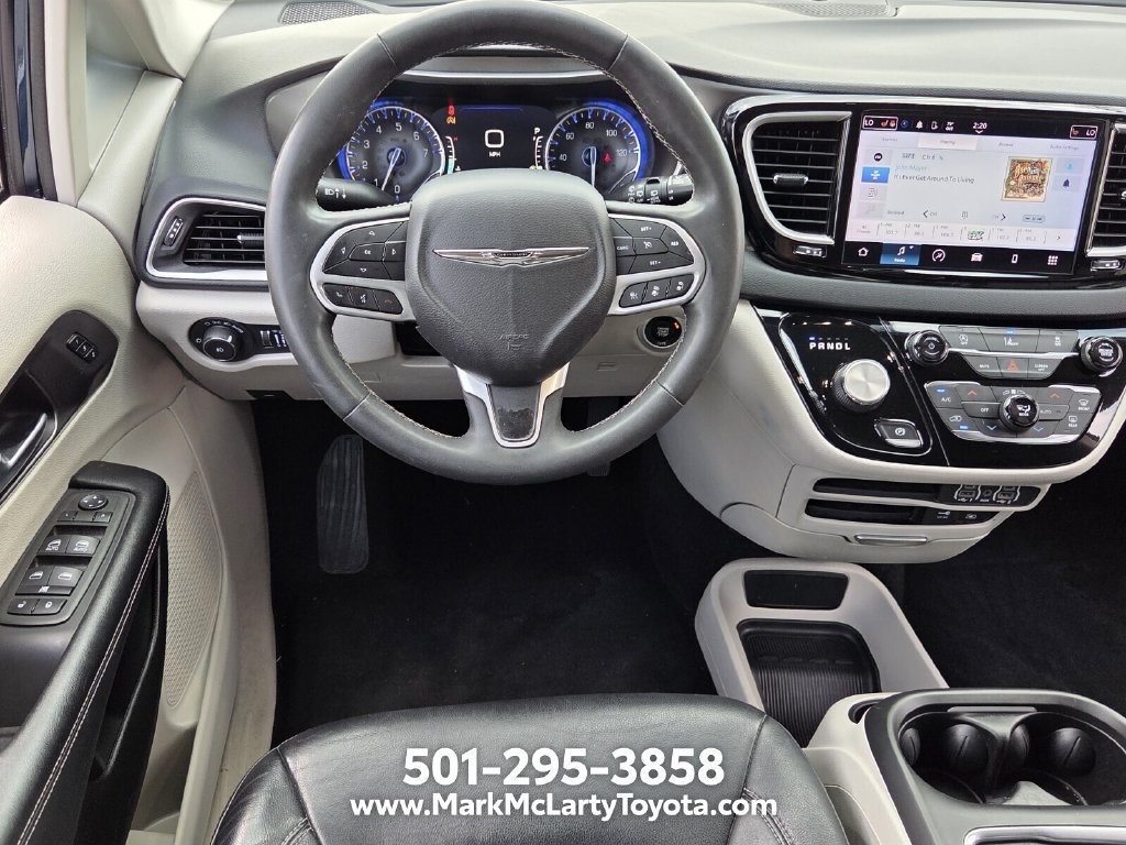 Used 2022 Chrysler Pacifica Touring-L FWD image 11