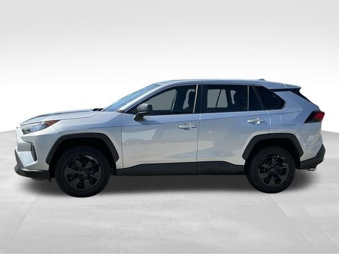 Used 2022 Toyota RAV4 LE FWD image 3