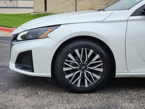 Used 2025 Nissan Altima 2.5 SV FWD image 8