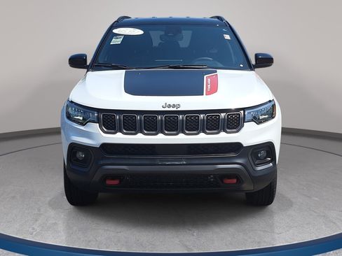 Used 2023 Jeep Compass Trailhawk AWD/4WD image 2