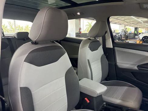 Certified 2024 Volkswagen Taos SE FWD image 27