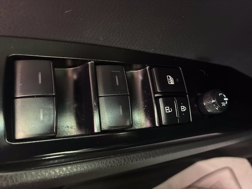 Used 2025 Toyota Camry SE FWD image 43