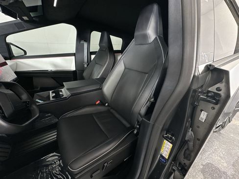 Used 2024 Tesla Cybertruck AWD Crew Cab image 15