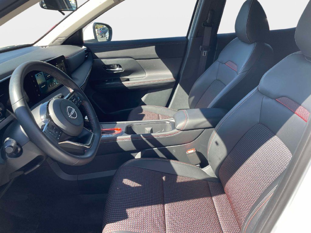 Used 2025 Nissan Kicks SR AWD/4WD image 21