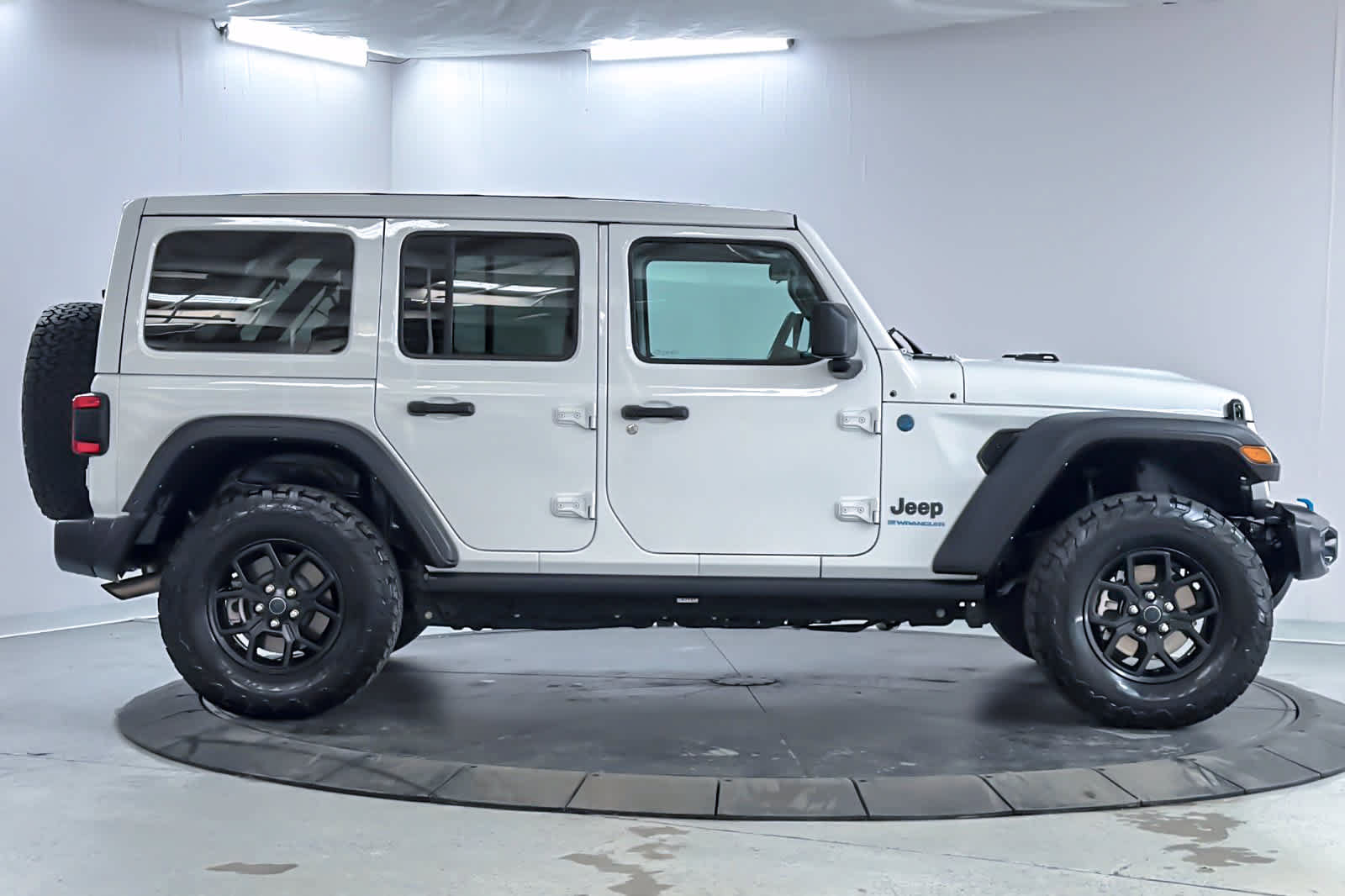 Used 2024 Jeep Wrangler Unlimited AWD/4WD image 8