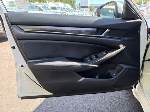 Used 2018 Honda Accord Sport image 14