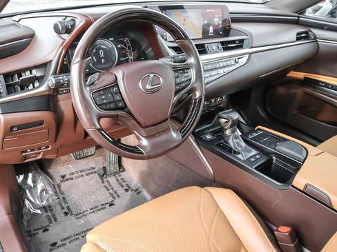 Used 2020 Lexus ES 300h w/ Accessory Package 2 image 3