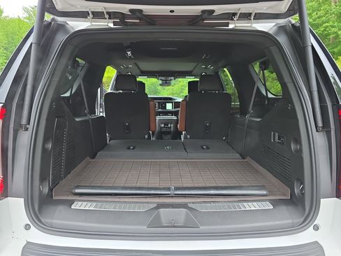 Used 2023 GMC Yukon XL Denali Ultimate AWD/4WD image 13