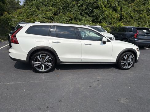 Certified 2024 Volvo V60 B5 Cross Country Plus w/ Protection Package Premier AWD/4WD image 13
