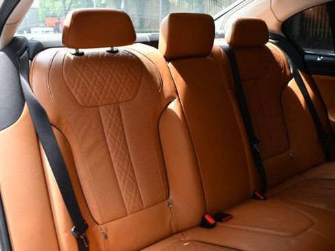 Used 2018 BMW 750i image 42