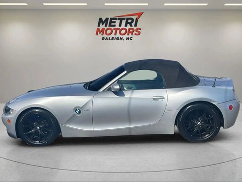 Used 2005 BMW Z4 2.5i image 9