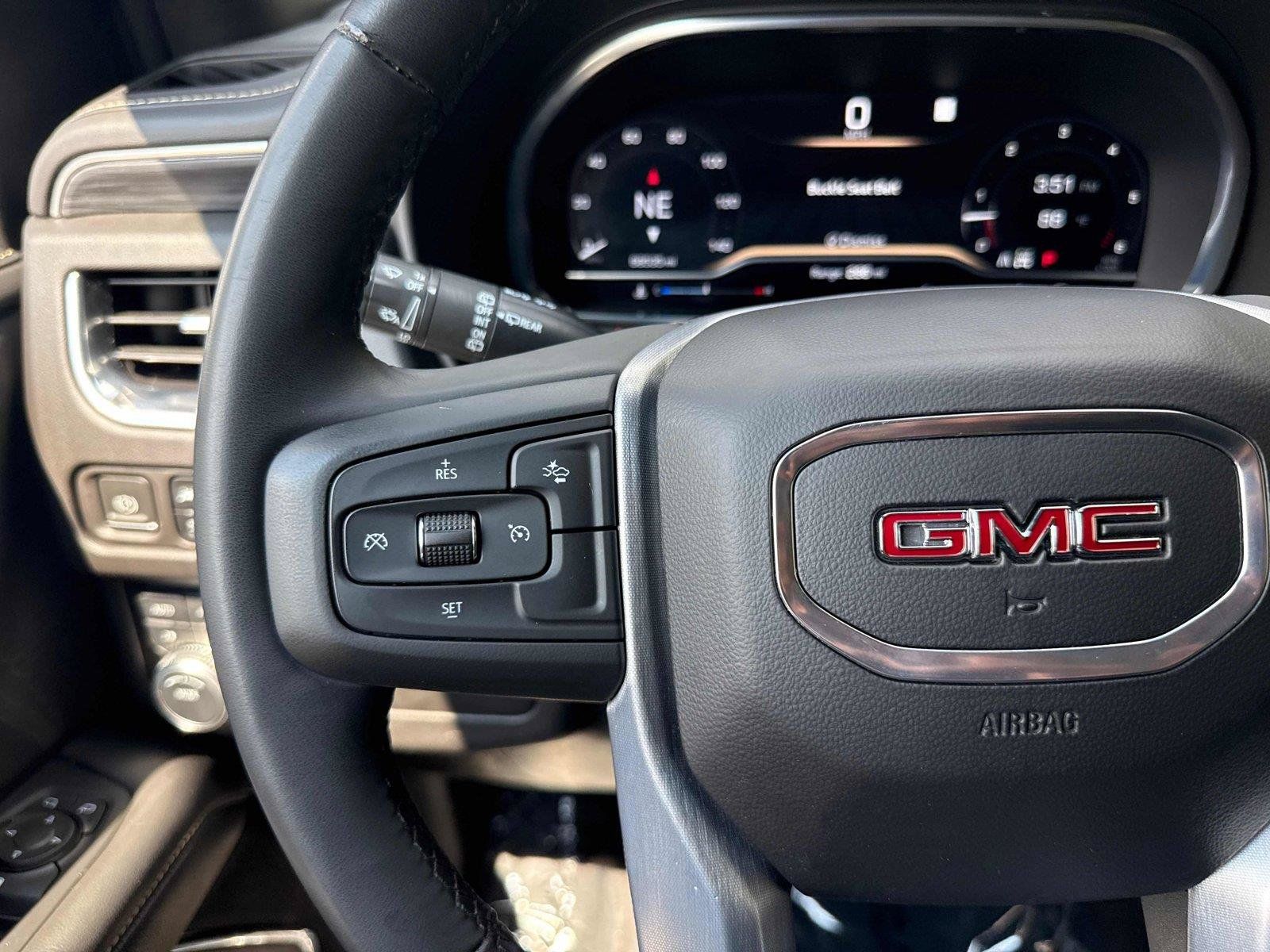 Used 2023 GMC Yukon XL SLT AWD/4WD image 18