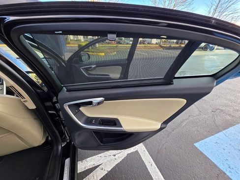 Used 2017 Volvo S60 T5 Inscription Platinum image 42