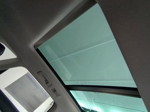 New 2025 Volkswagen Taos SEL image 21