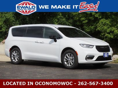 New 2026 Chrysler Pacifica Select