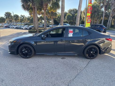 Used 2026 Toyota Camry SE image 4