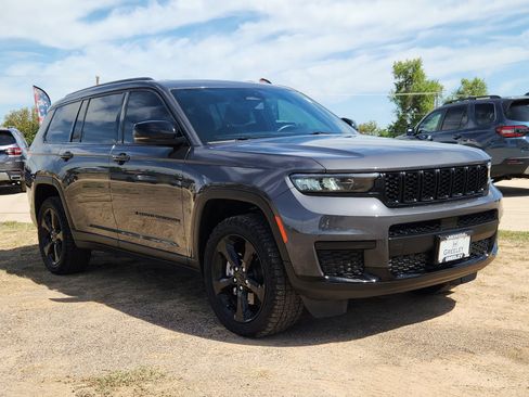 Used 2022 Jeep Grand Cherokee L Laredo AWD/4WD image 7