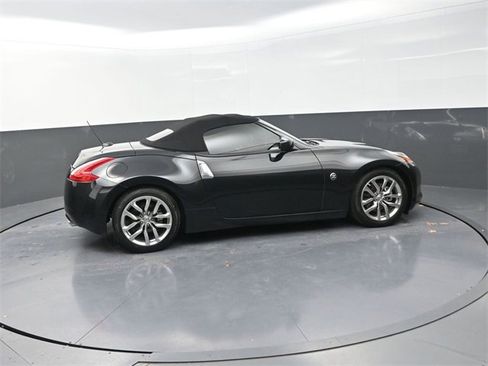 Used 2010 Nissan 370Z Touring image 8