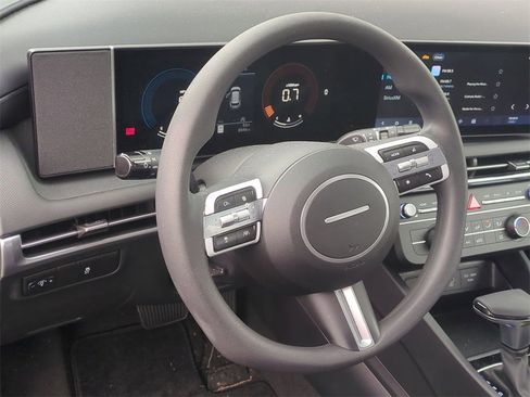 Certified 2025 Hyundai Tucson SE image 13