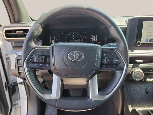 Used 2025 Toyota 4Runner SR5 AWD/4WD image 19