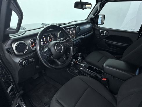 Used 2021 Jeep Gladiator Willys image 12