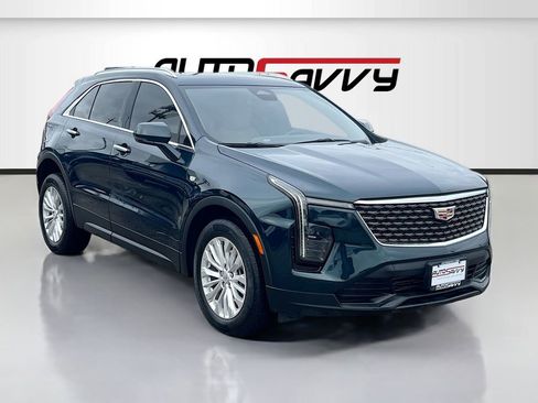Used 2024 Cadillac XT4 Luxury w/ Cold Weather Package image 2
