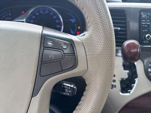 Used 2013 Toyota Sienna XLE FWD image 20