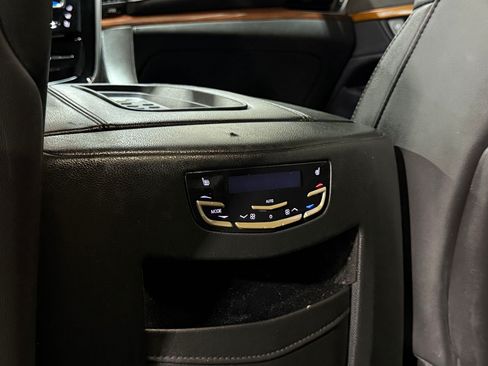 Used 2016 Cadillac Escalade Luxury RWD image 20