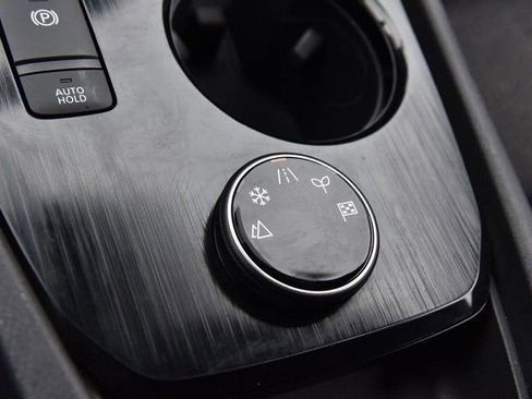 Certified 2025 Nissan Rogue SV image 17