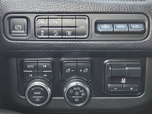 Used 2022 GMC Yukon Denali w/ Denali Ultimate Package image 22