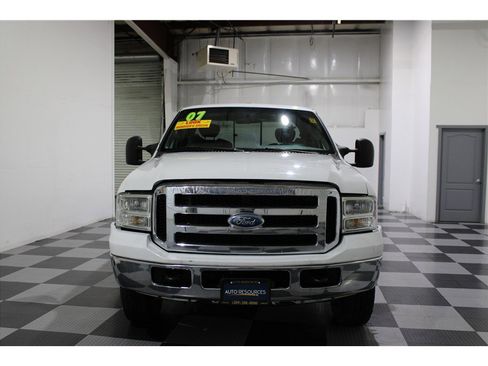 Used 2007 Ford F250 Lariat image 2