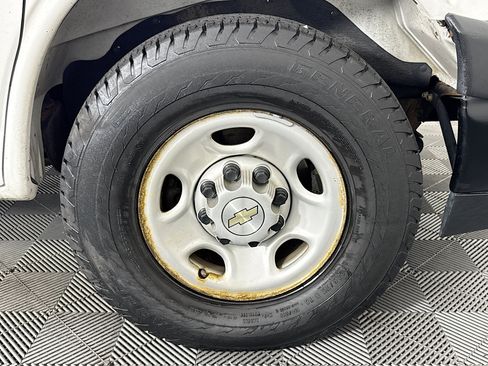 Used 2021 Chevrolet Express 2500 RWD image 22