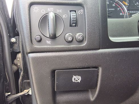 Used 2011 Chevrolet Colorado LT image 13