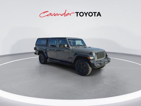 Used 2021 Jeep Gladiator Sport image 2