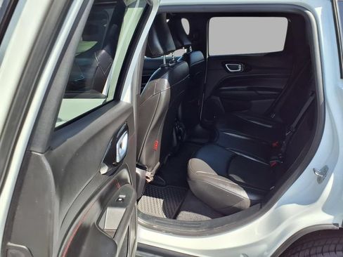 Used 2025 Jeep Compass Trailhawk AWD/4WD image 23