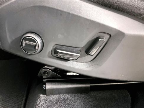 Used 2024 Volvo XC60 B5 Plus w/ Protection Package Premier image 34