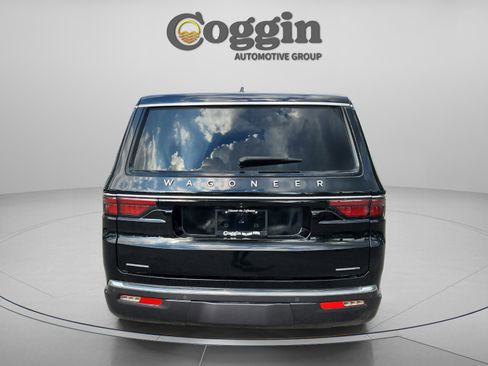 Used 2022 Jeep Wagoneer Series III w/ Premium Group I image 4