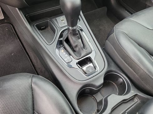 Used 2019 Jeep Cherokee Limited FWD image 22