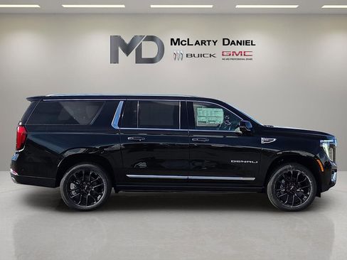 New 2026 GMC Yukon XL Denali w/ Sun & Power Step Package AWD/4WD image 6