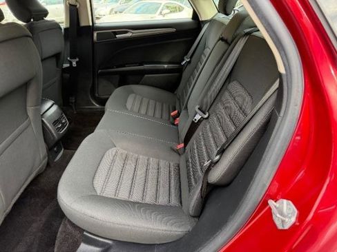 Used 2017 Ford Fusion SE image 29