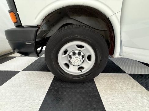 Used 2015 Chevrolet Express 2500 image 9