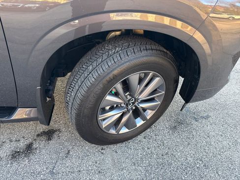 Certified 2025 INFINITI QX80 Pure image 9