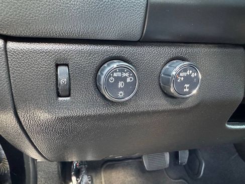 Used 2020 Chevrolet Colorado Z71 AWD/4WD image 14