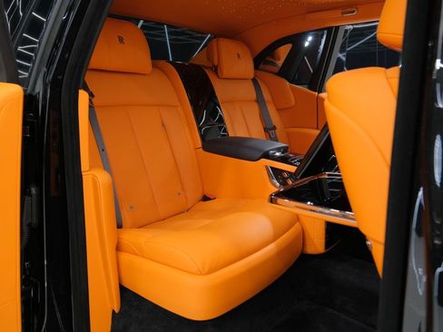 Used 2025 Rolls-Royce Phantom Sedan RWD image 40