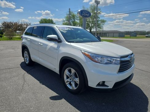 Used 2016 Toyota Highlander Limited w/ Driver Technology Package AWD/4WD image 4
