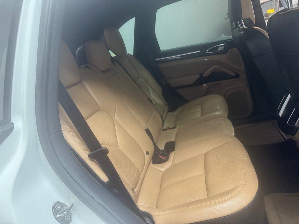 Used 2016 Porsche Cayenne AWD/4WD image 40