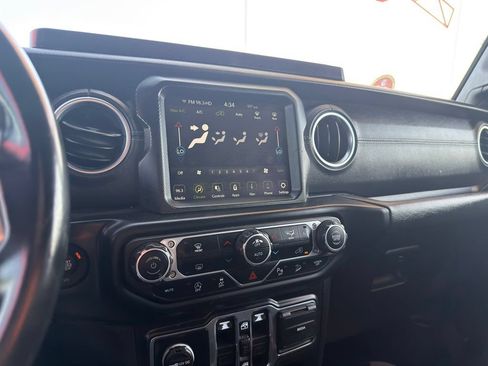 Used 2020 Jeep Wrangler Unlimited Sahara AWD/4WD image 19